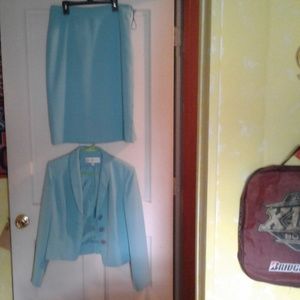 Blue woman's suit with skirt EUC😊